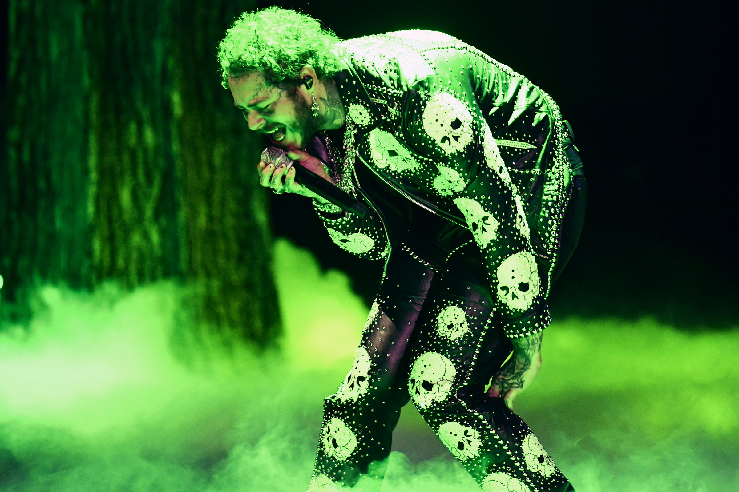 At 2019 American Music Awards , Post Malone, Ozzy Osbourne and Travis Scott Give Epic Performance