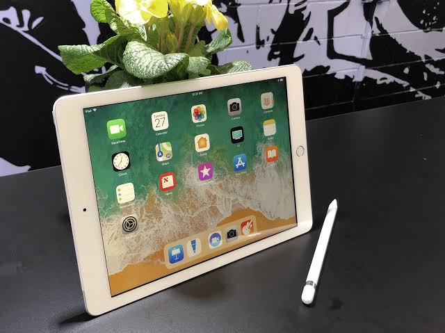 How The iPad Failed , Powerful iPhone 12 Revealed, Forget Apple’s AirPods : Macintosh Loop