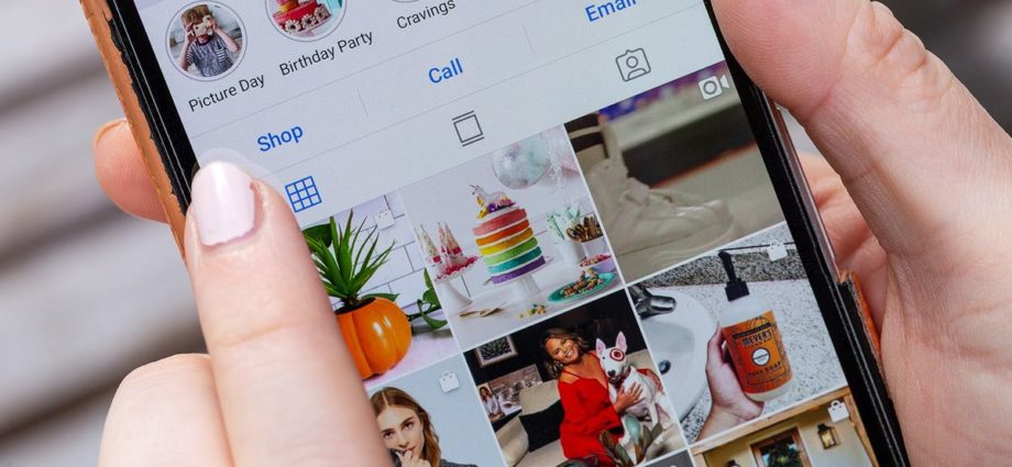Instagram says sites need photographers permission to embed posts