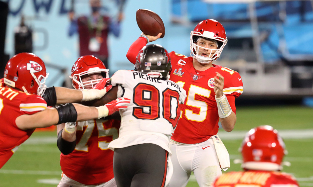 Kansas City Chiefs’ Patrick Mahomes preferred over Aaron Rodgers to be 2021 NFL MVP