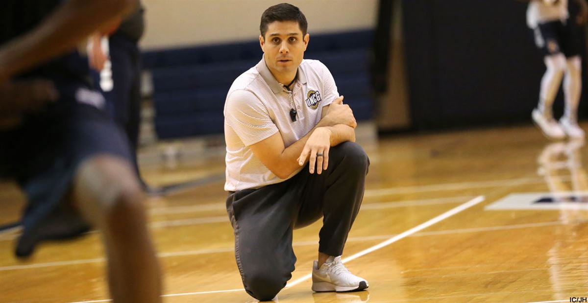 Cincinnati Bearcats recruit Wes Miller as new men’s basketball head coach