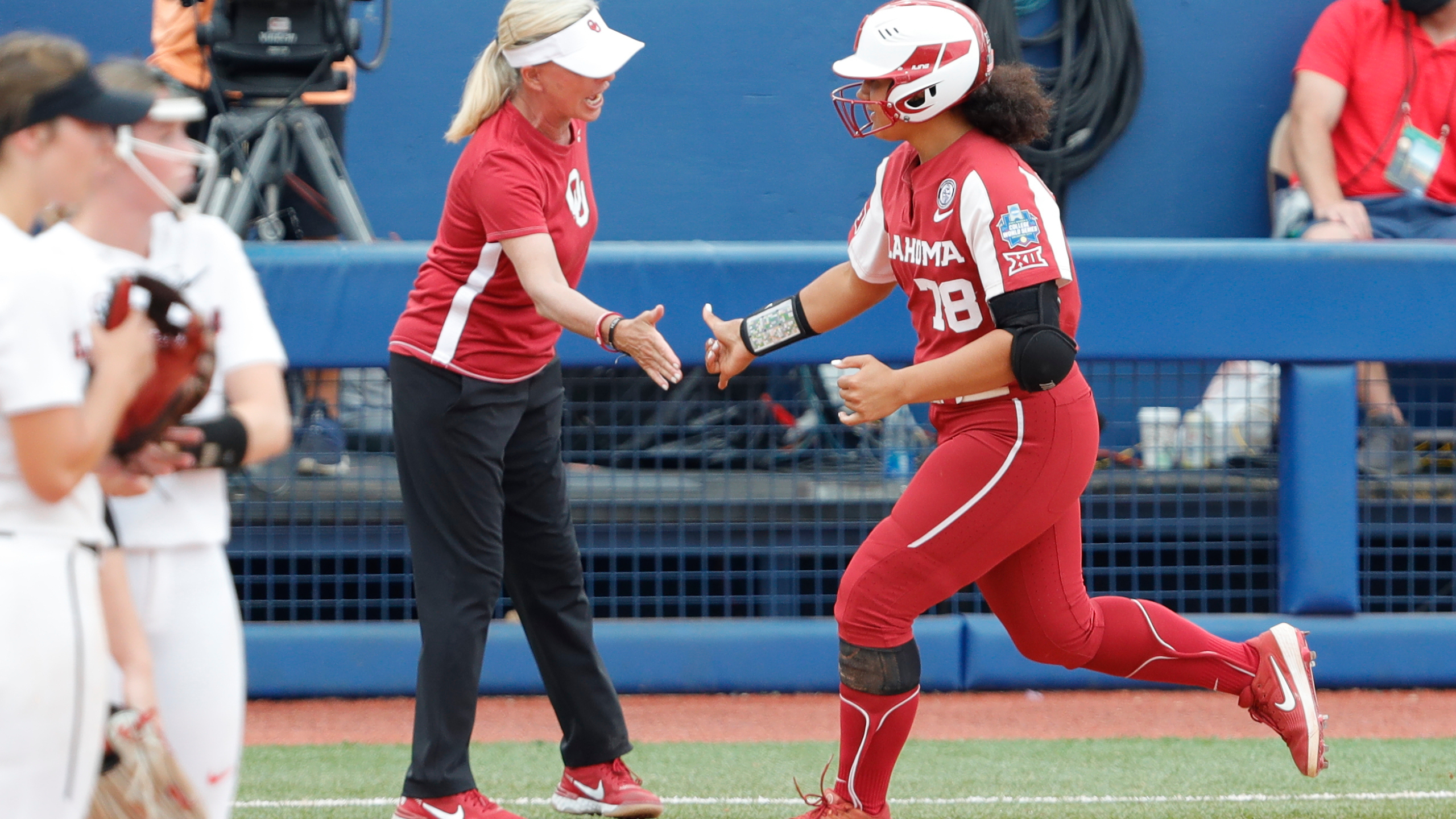 Jocelyn Alo breaks Oklahoma softball single-season homer record with No. 31