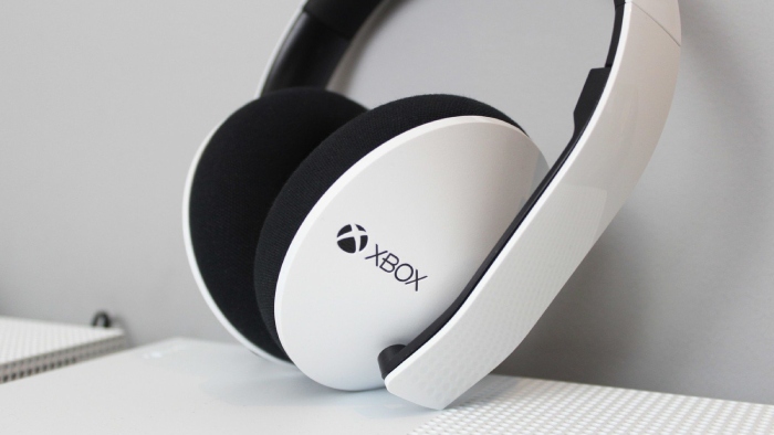 Microsoft will consequently mutes your speakers when you plug in headphones