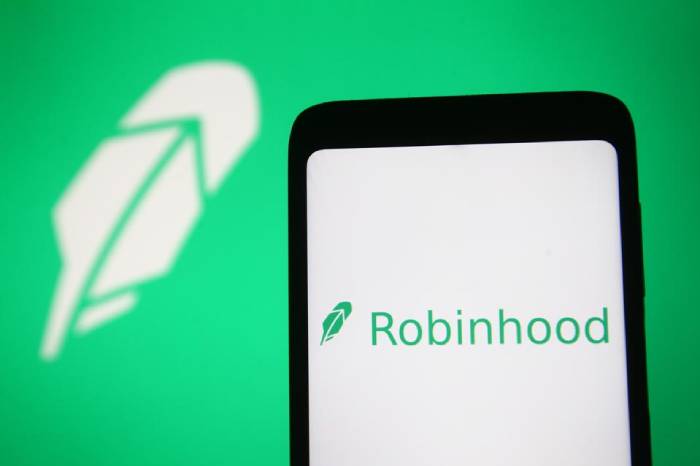 Robinhood’s stock has dropped 15% after the company lost active users and forecasted dismal revenue