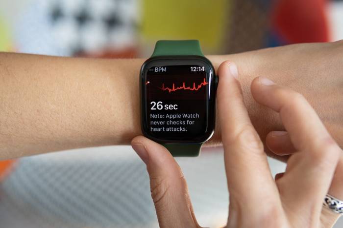 A ‘body temperature sensor’ may be included in Apple Watch Series 8