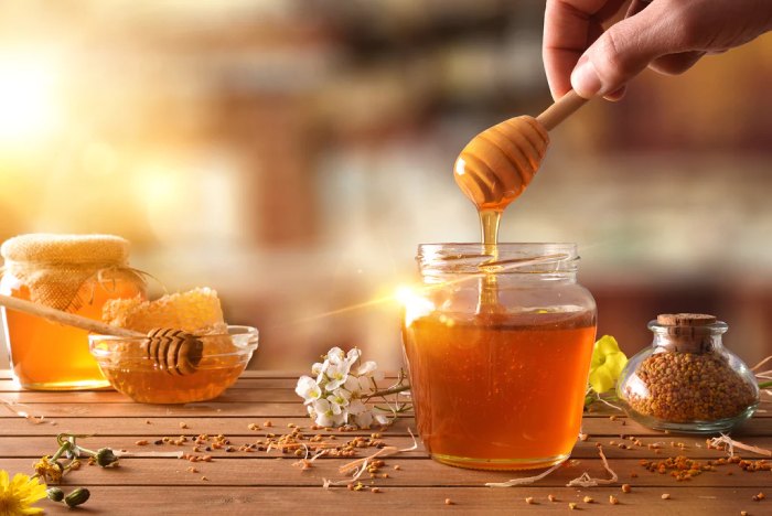 5 reasons why honey is important to your monsoon diet