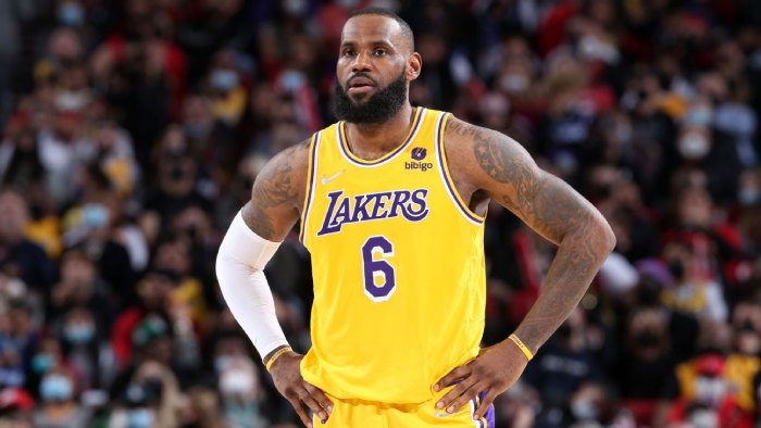 Los Angeles Lakers and LeBron James agree to a two-year, $97.1 million agreement with a third-year player option