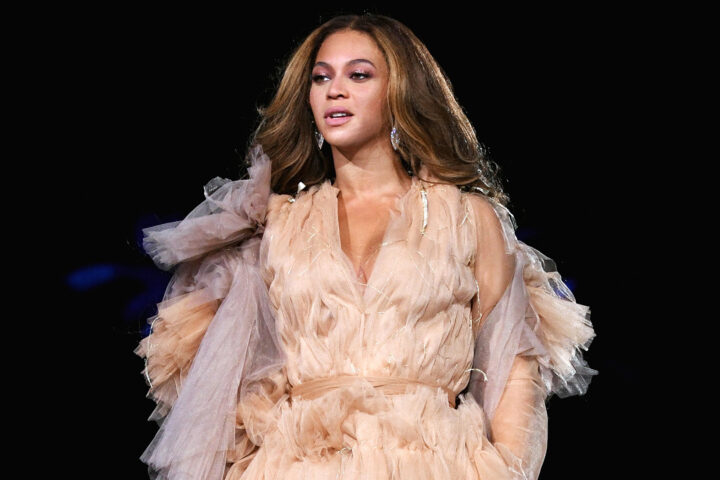 Beyonce announces a world tour that includes a Bay Area show