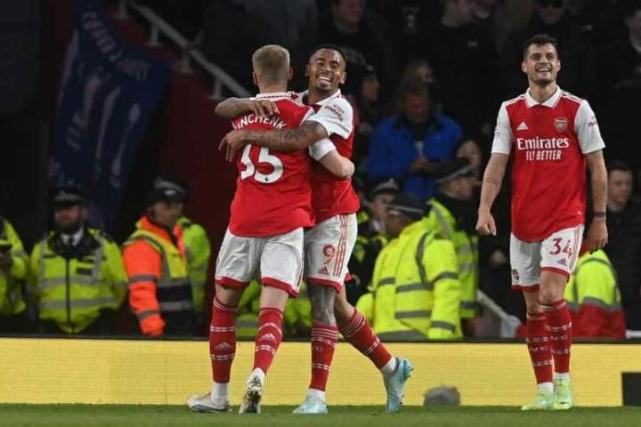 Arsenal returns to league leadership with a 3-1 victory over Chelsea