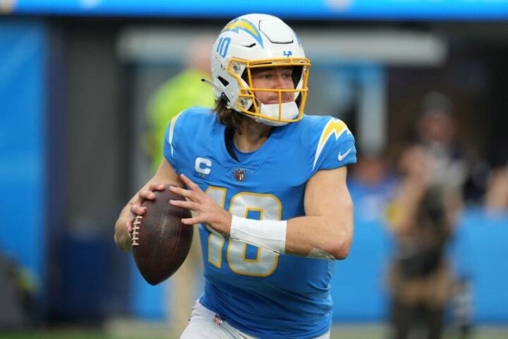 QB Justin Herbert and Chargers agree to a 5-year, $262.5 million deal extension