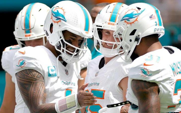 Miami Dolphins break franchise scoring record in 70-20 win over Denver Broncos