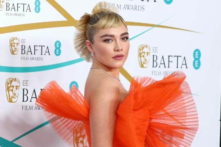 “Dune: Part Two” Star Florence Pugh gets hit in the face by an object while making an appearance on CCXP