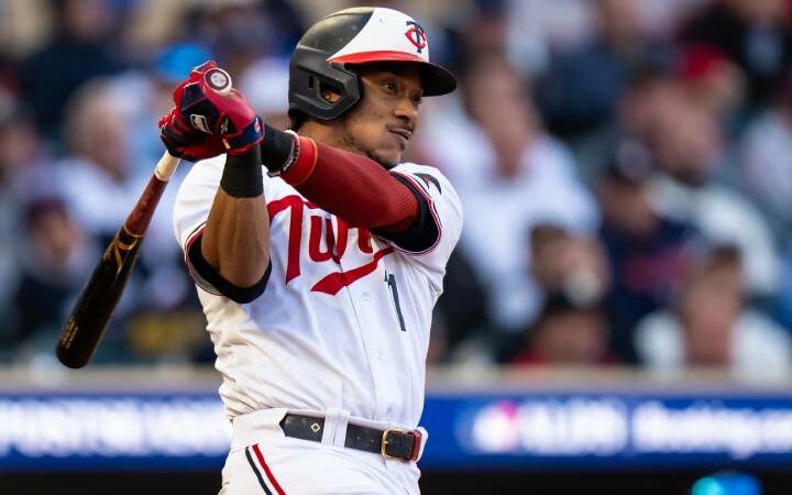 Minnesota Twins trade 2B Jorge Polanco to Seattle Mariners in 5-player deal