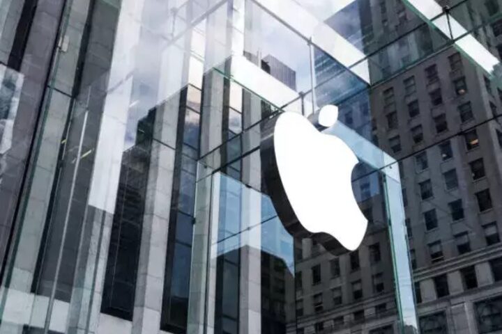A total of 121 Apple employees have been asked to relocate or lose their jobs due to Apple’s decision to shut down its AI team