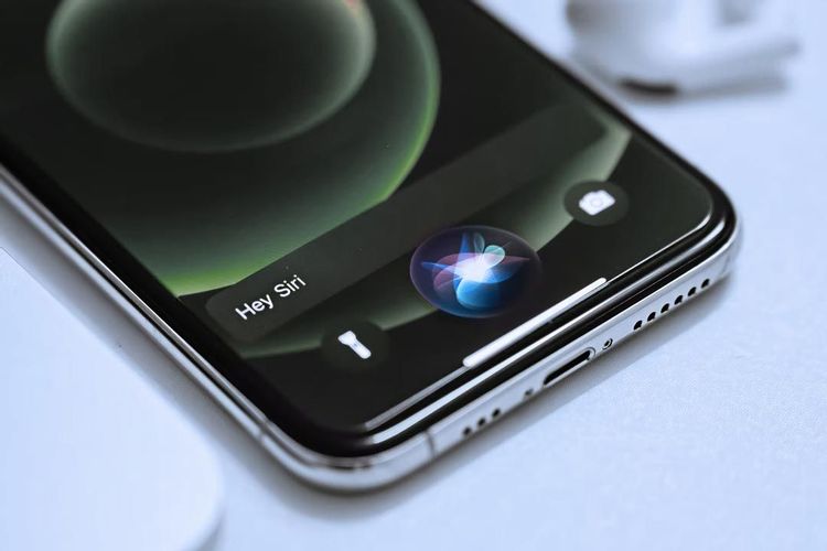 This spring, iPhones may get improved Siri and Apple Intelligence
