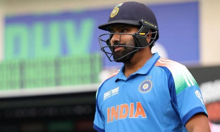 The second fastest player in ODI cricket to reach 11,000 runs is Rohit Sharma