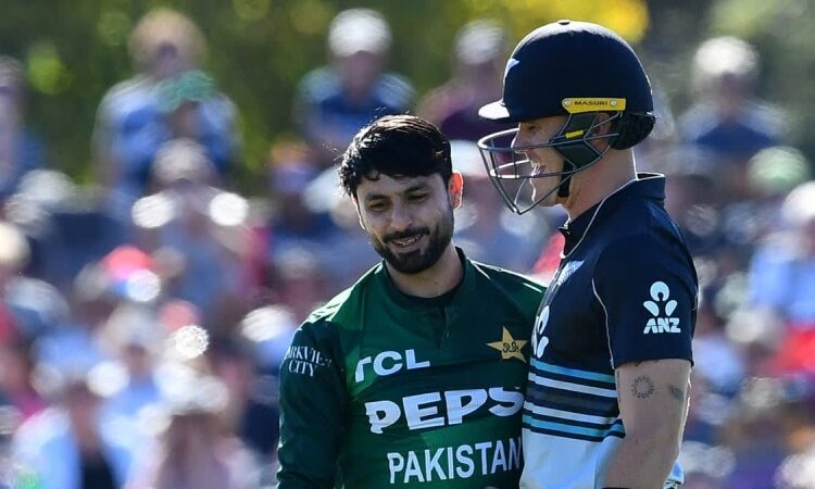 In the first T20 international, New Zealand beat Pakistan by nine wickets